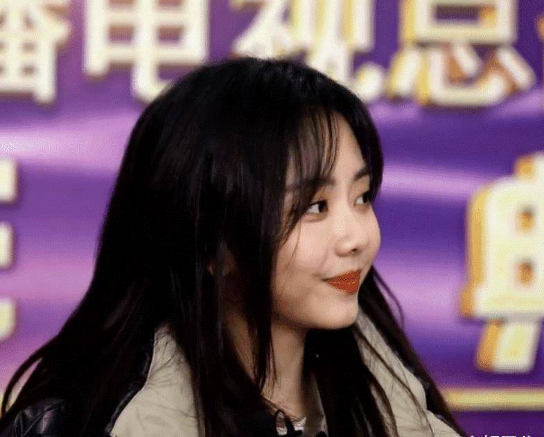 谭松韵接受电视采访,看清"照妖镜"下的状态,不敢相信有30岁_高中生