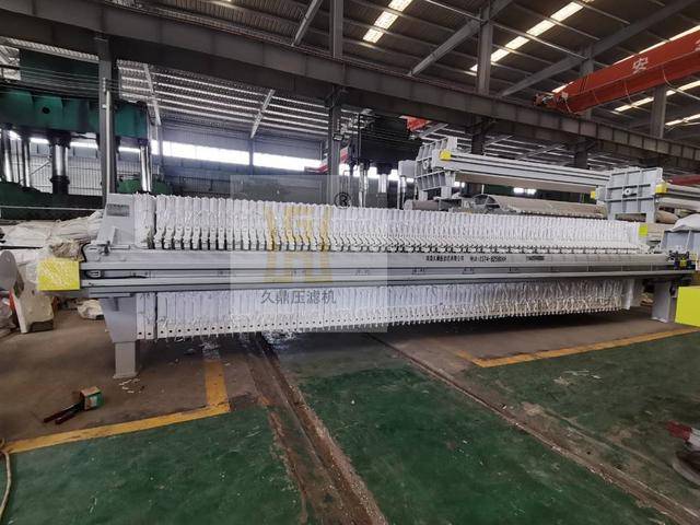 城市污水处理厂压泥机_带式_板框_运行