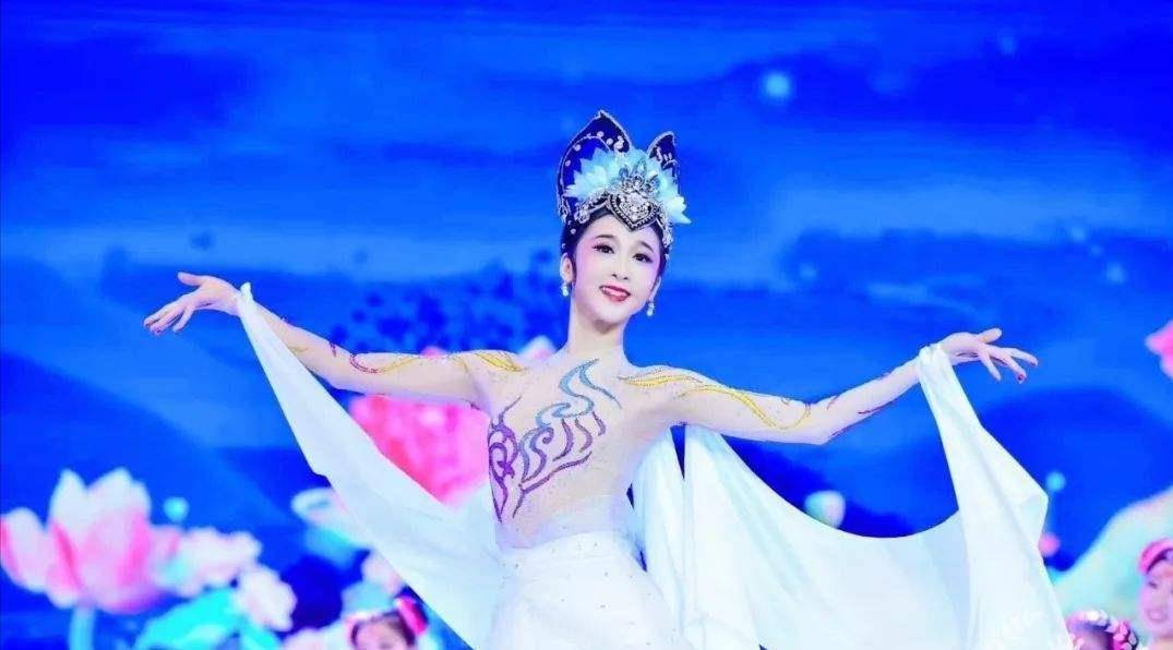 14年前,那个在奥运会上"顶替刘岩"独舞的殷硕,如今怎么样了?