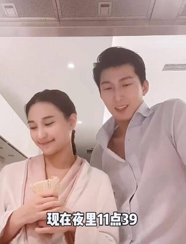 窦骁作为准女婿出席"赌王"何鸿燊的葬礼,还是窦骁带何超莲回老家陕西