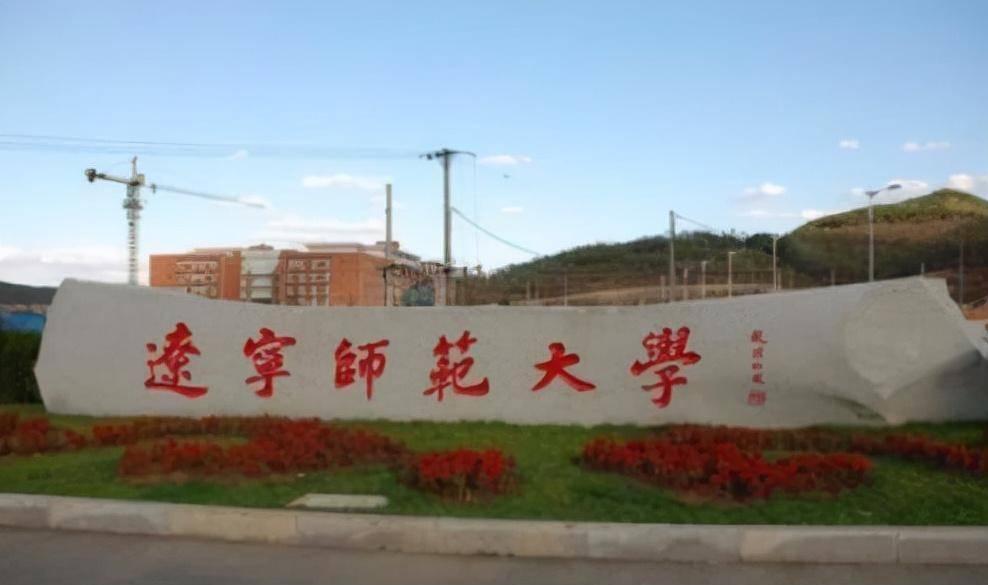曹茜的梦想落空了,她被辽宁师范大学录取,距离南方的春天十万八千里.