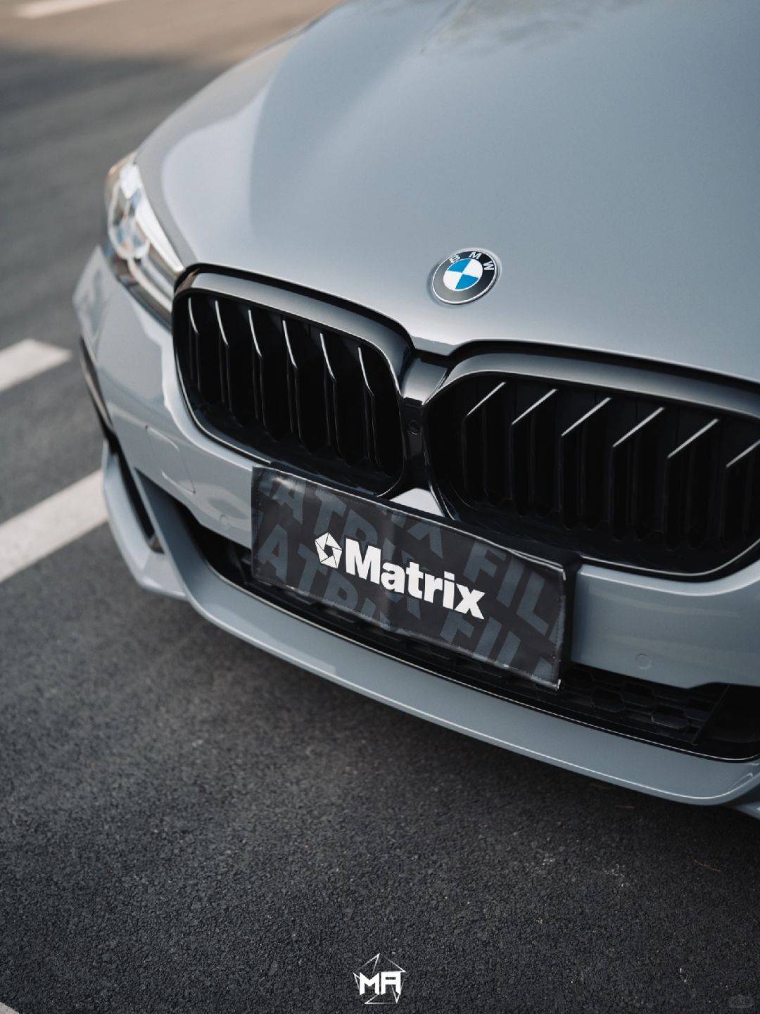 宝马530i矩阵改色膜北极灰,浑身散发着极地般的冷峻气息_搜狐汽车