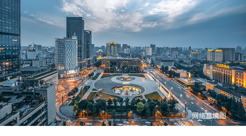 这里有着成都最热闹繁华的地方,春熙路,太古里,339电视塔,建设路