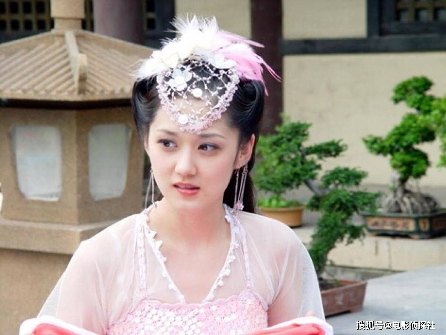 43岁张娜拉近照曝光,素颜颜值依旧能打,一手好牌被自己打得稀碎_中国