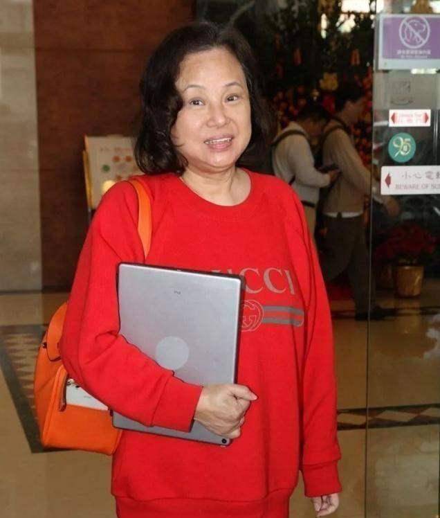 护工到阔太完美蜕变,穿旗袍大秀玲珑身材_陈婉珍_时尚_变化