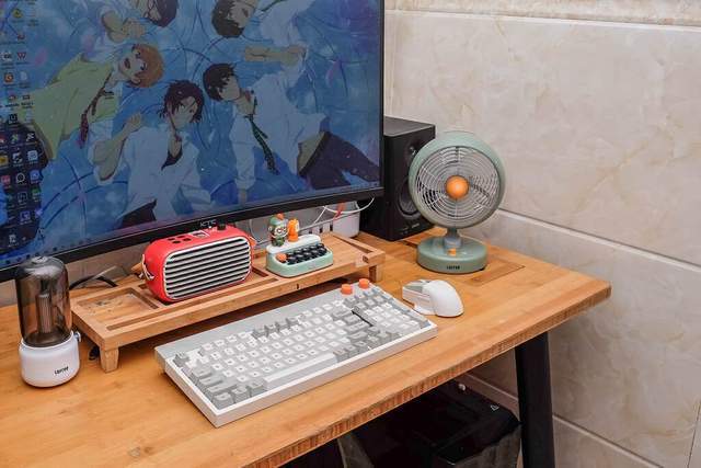 洛斐小方98三模机械键盘体验:复古感设计,手感软弹,久敲不累