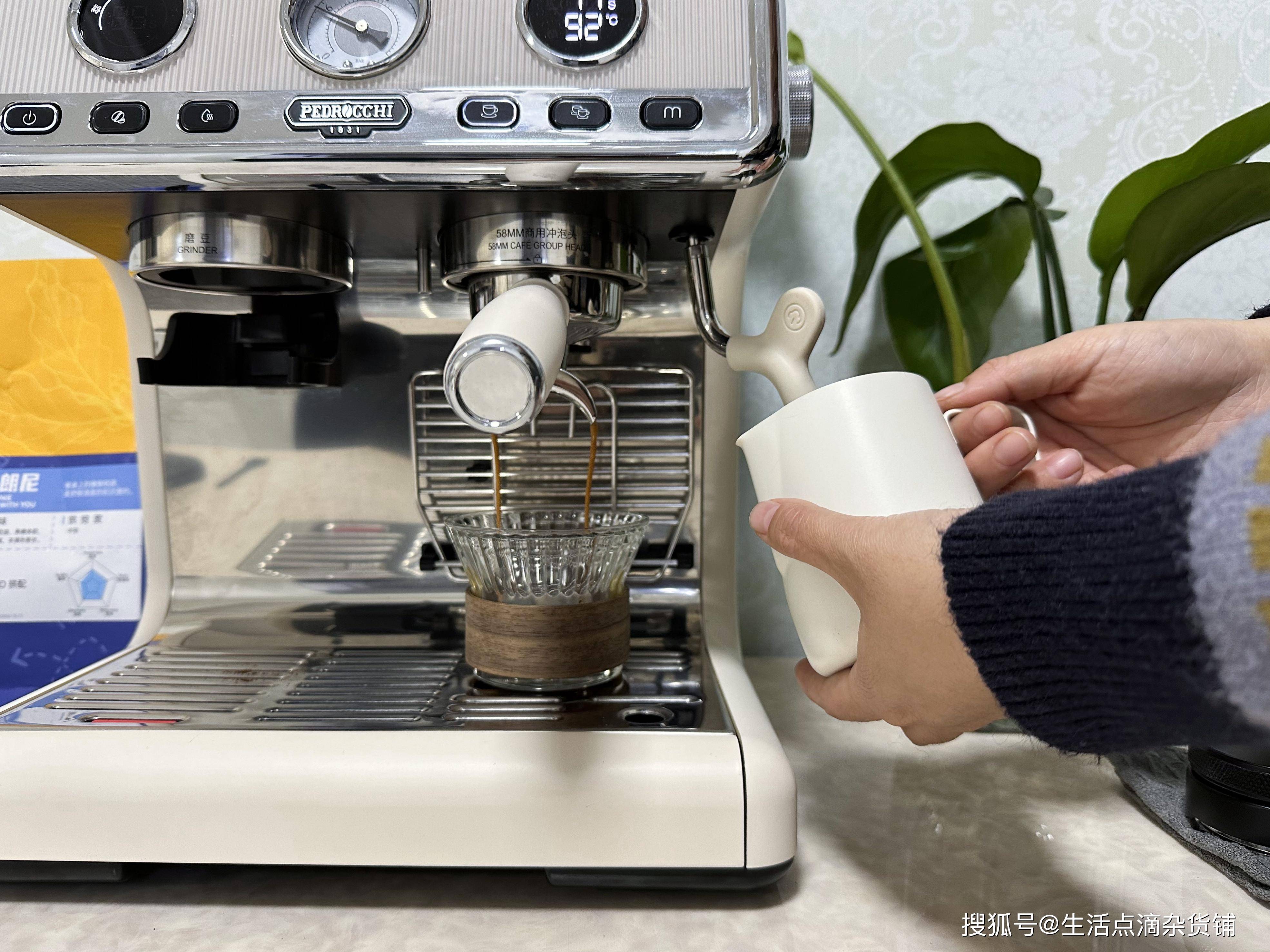 表必须是意式半自动咖啡机的标配,合适的压力才能萃取出高品质的咖啡