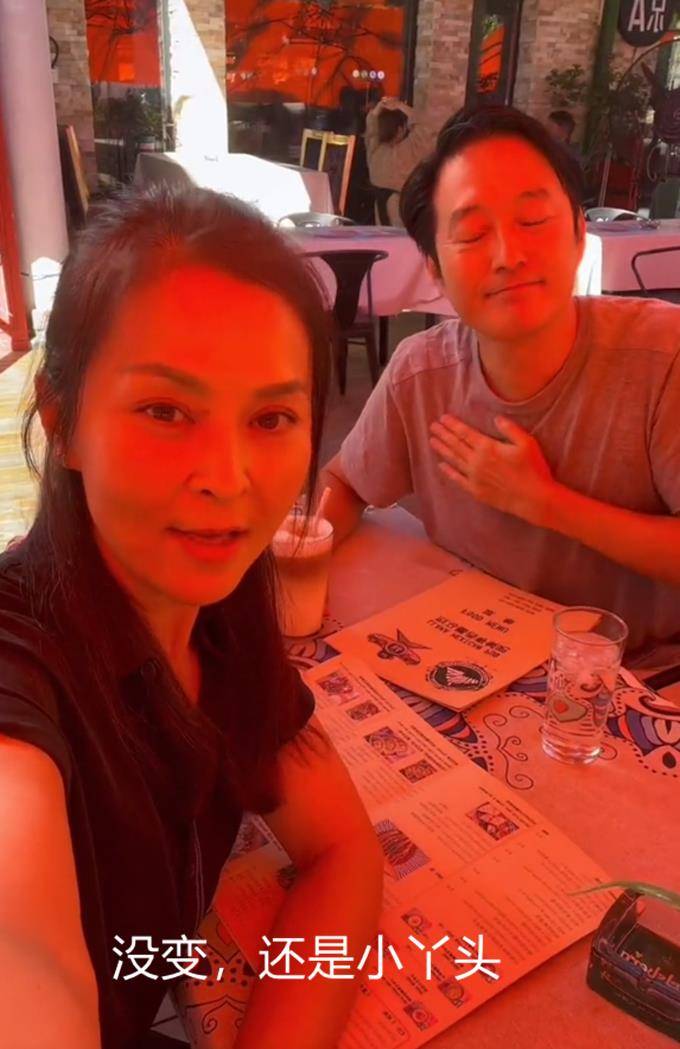 李志希赞何音内心没变化,仍是小丫头_佟瑞欣_视频_穿着