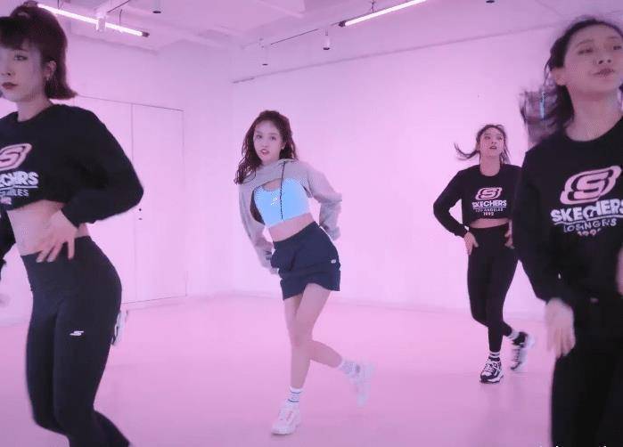 吴宣仪舞蹈练习室视频流出:在无精修情况下,这身材令人不敢相信_相机