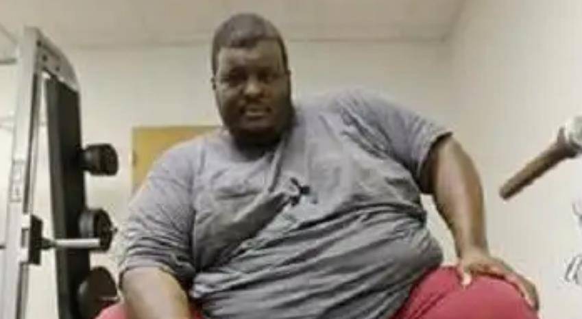 800斤相扑之王娶80斤娇妻惹争议,一年后离世_亚伯勒_美国_夫人