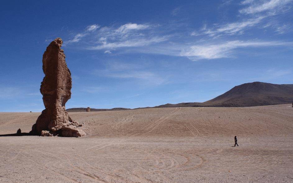 阿塔卡马沙漠就在南美洲西海岸,它的总面积大约为18万平方千米,主体在