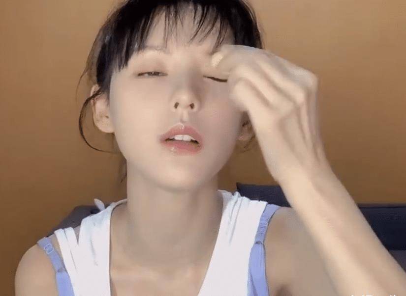 张予曦"口罩妆"上热搜,看到最后的效果,女生赶紧学着撸起来_脸蛋_姐姐