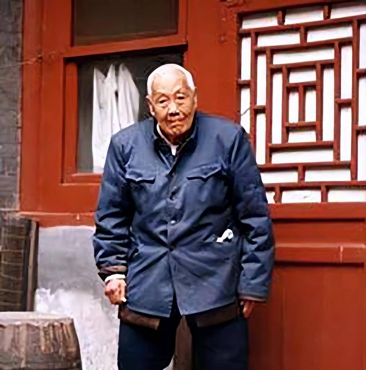 传闻:末代太监孙耀庭爆料,夜晚伺候嫔妃时,鞋里都要放一个苍耳_紫禁城