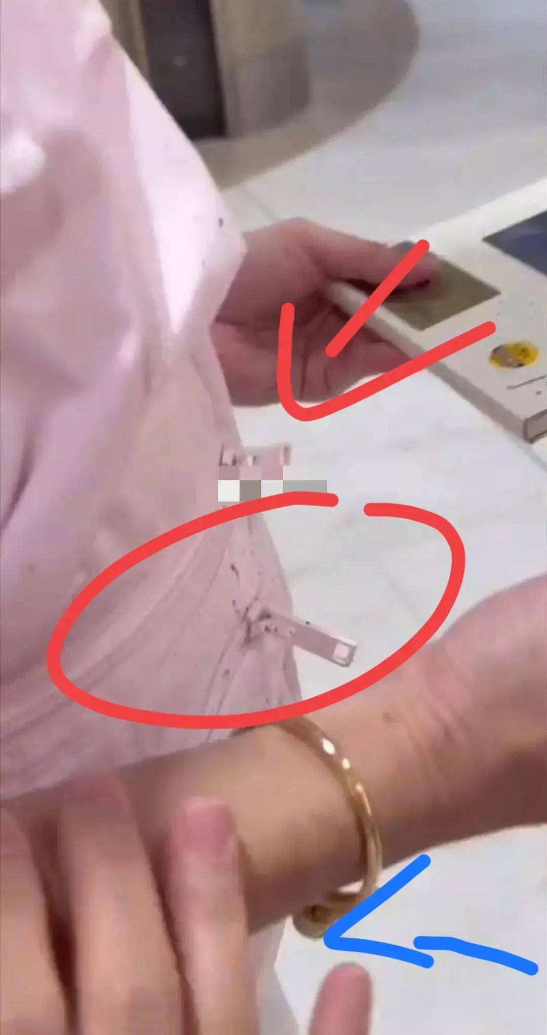 林俊杰机场遭摸手,2w马甲被泼墨!