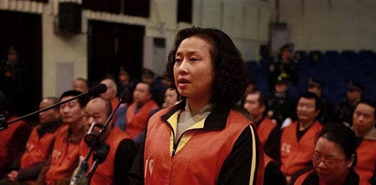 美女黑老大王紫绮覆灭记,堪称最狠老鸨,靠美色祸害重庆十几年_事情