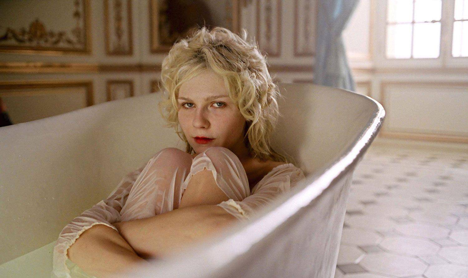 《绝代艳后》:窥探法国历史上最被讨厌的女人,及奢华背后的孤独_玛丽