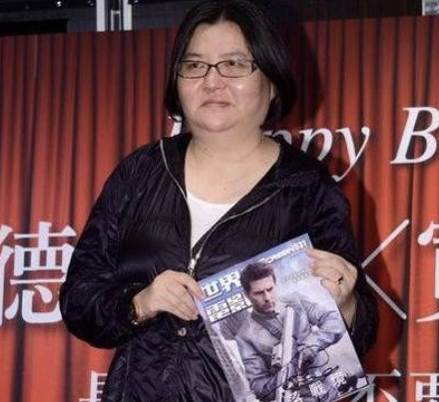 捧红王菲那英,为林志玲手撕摄影师,被称为"娱乐圈第一女流氓"_邱黎宽