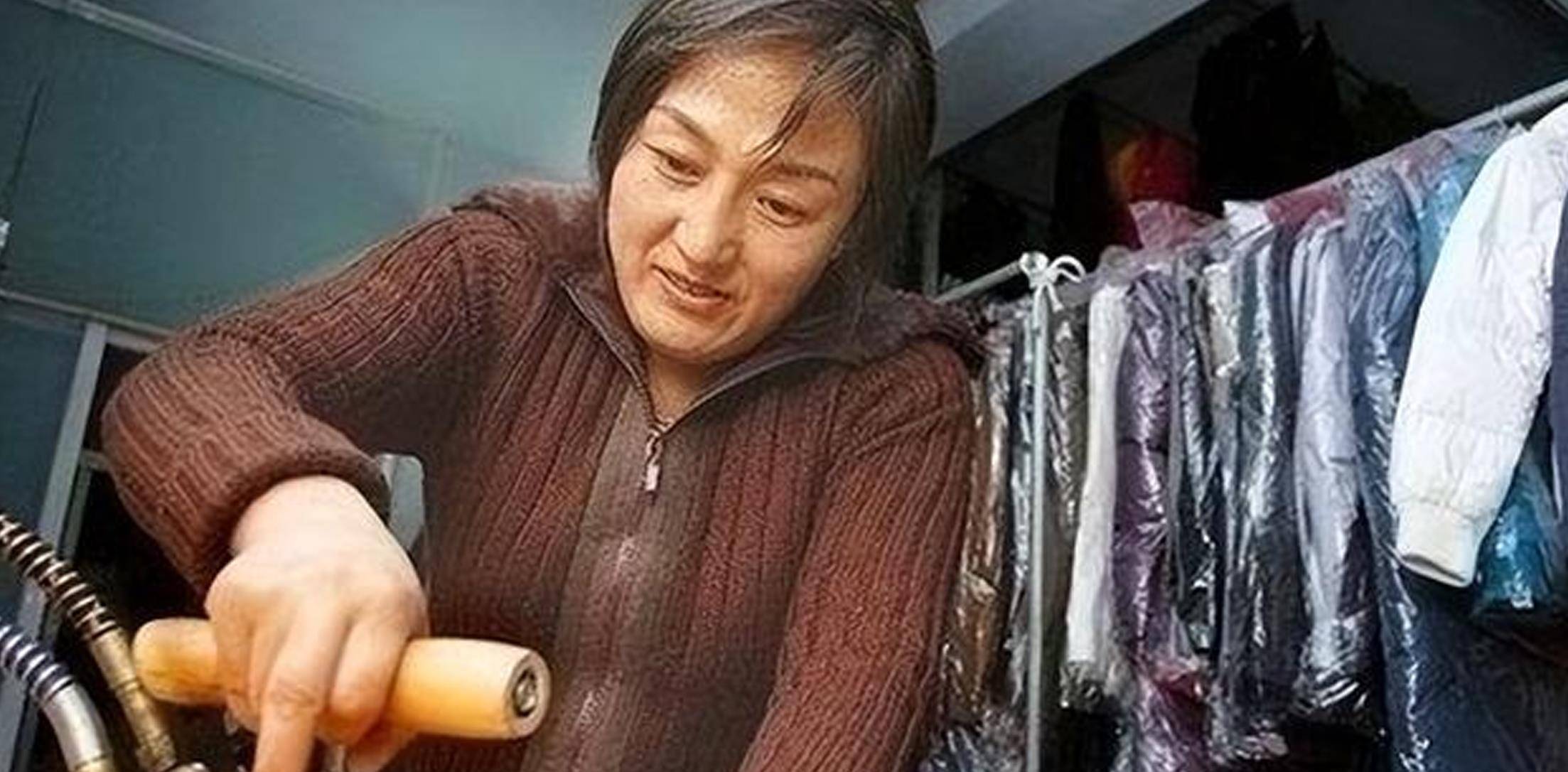 她曾拿下20多块金牌,退役后沦为搓澡工,32岁带着