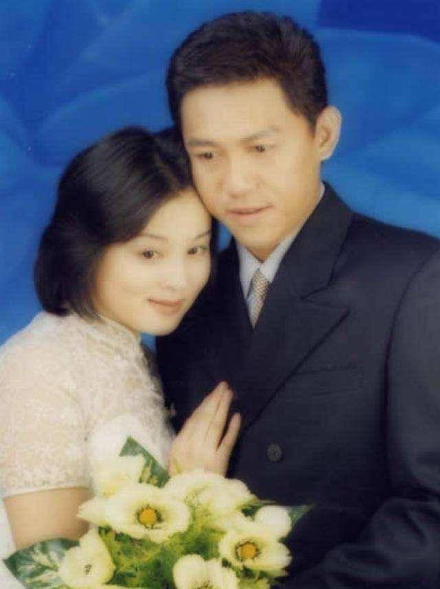 赵明明和英宁分手22年,她独自带娃至今单身,他另娶娇妻婚姻幸福