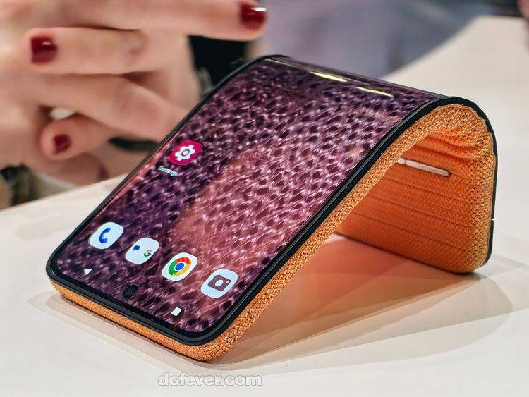 摩托罗拉超强弯曲机:屈前屈后多变化_手机_概念_市场