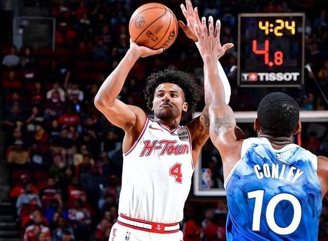 火箭客场斗狼队!