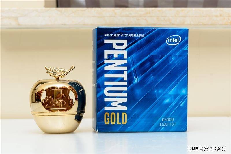 g5400还是传统的彩印纸盒包装,这一代多了一个gold字样.