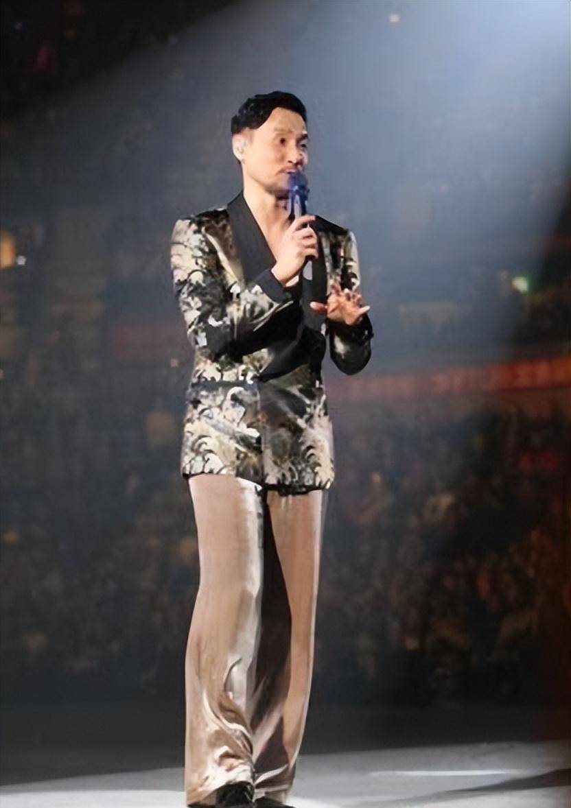 张学友:帮警方抓逃犯成赏金猎人,曾因酗酒遭冷眼,却靠演技逆袭_演唱会