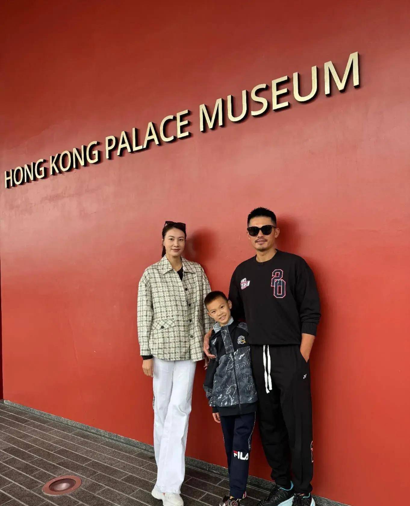 谢杏芳与林丹:幸福的全家福与微妙的站位_家庭_照片_和林