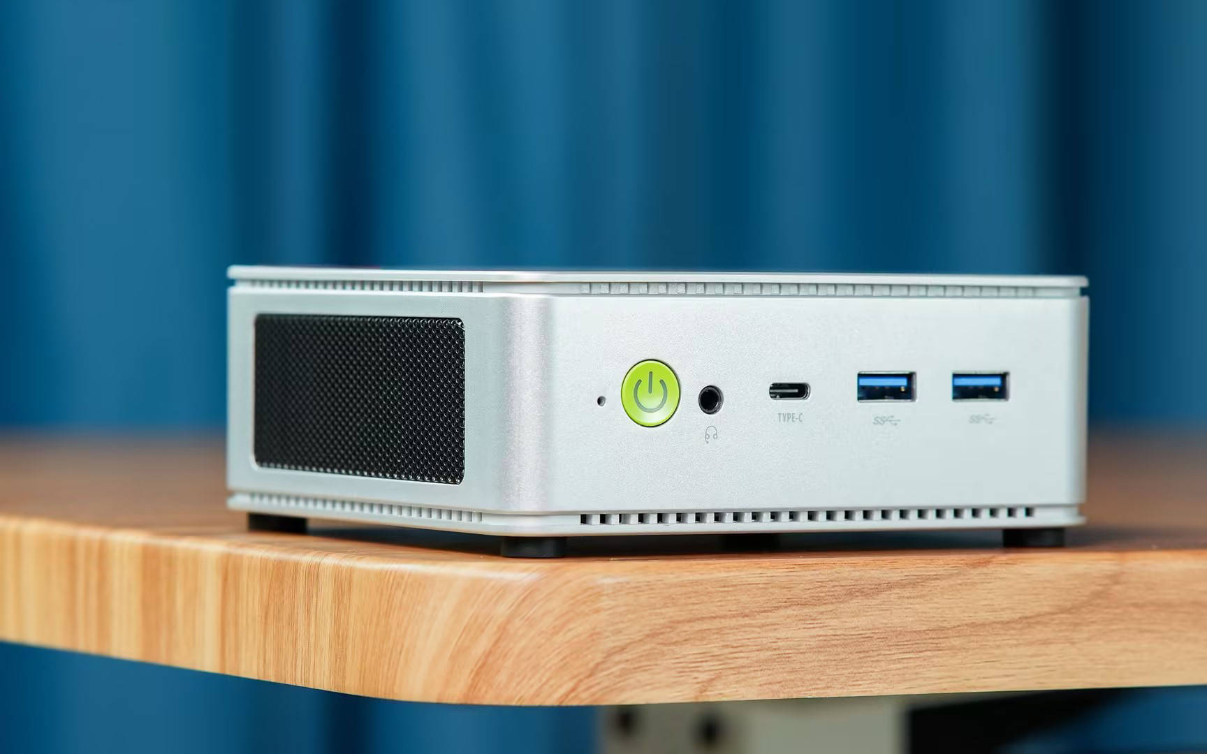 极摩客k8 r7-8845hs迷你主机详细评测_散热_接口_底部