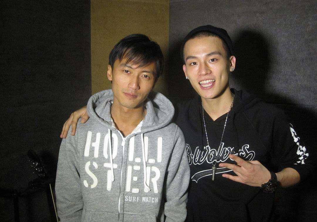 "百亿鲜肉"欧豪:出道9年8部主旋律,他的成功离不开这个男人_马思纯