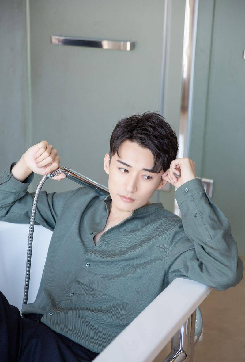 "万年男配"刘学义为何不红?有颜值有演技,并不比任嘉伦成毅差