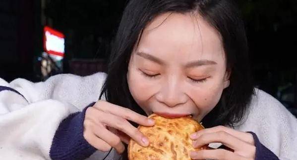 千万网红小贝饿了状态差,皮肤糟糕颈纹明显,她到底怎么了_美食_东西