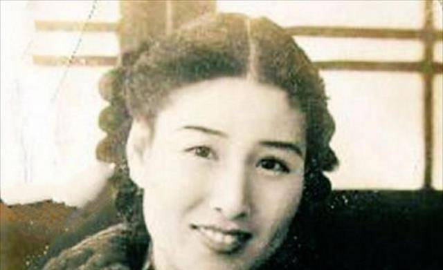 她相貌出众,为革命事业屡次推迟婚约,被捕后特务都不