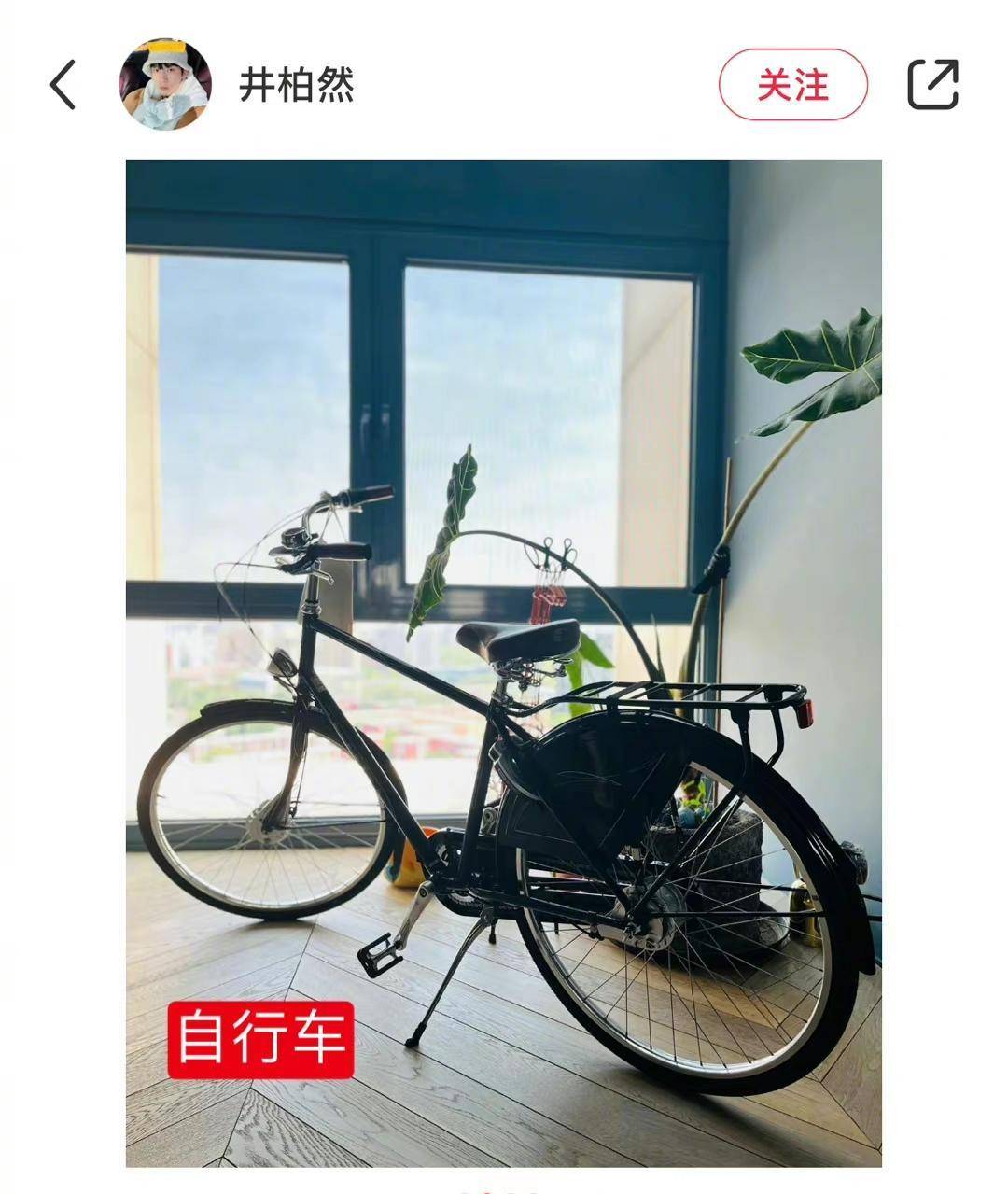 此外,网友还扒出2人近期在微博上晒出的动态,发现二人最近都在北京;且