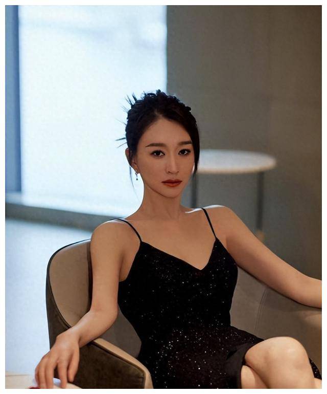 李小冉沉稳清醒 不再受男友控制,赴私宅软禁遭流产!_人生_感情_演艺界