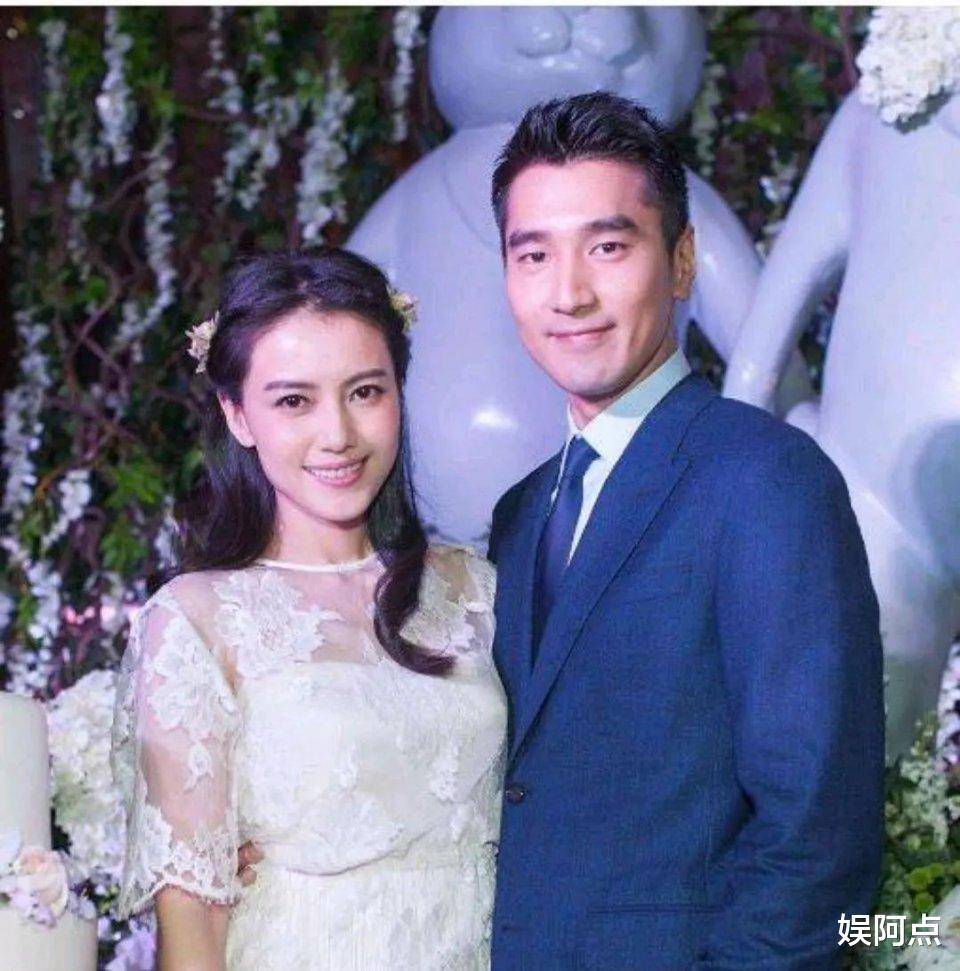 赵又廷接连探班妻子_笑容_网友_低调