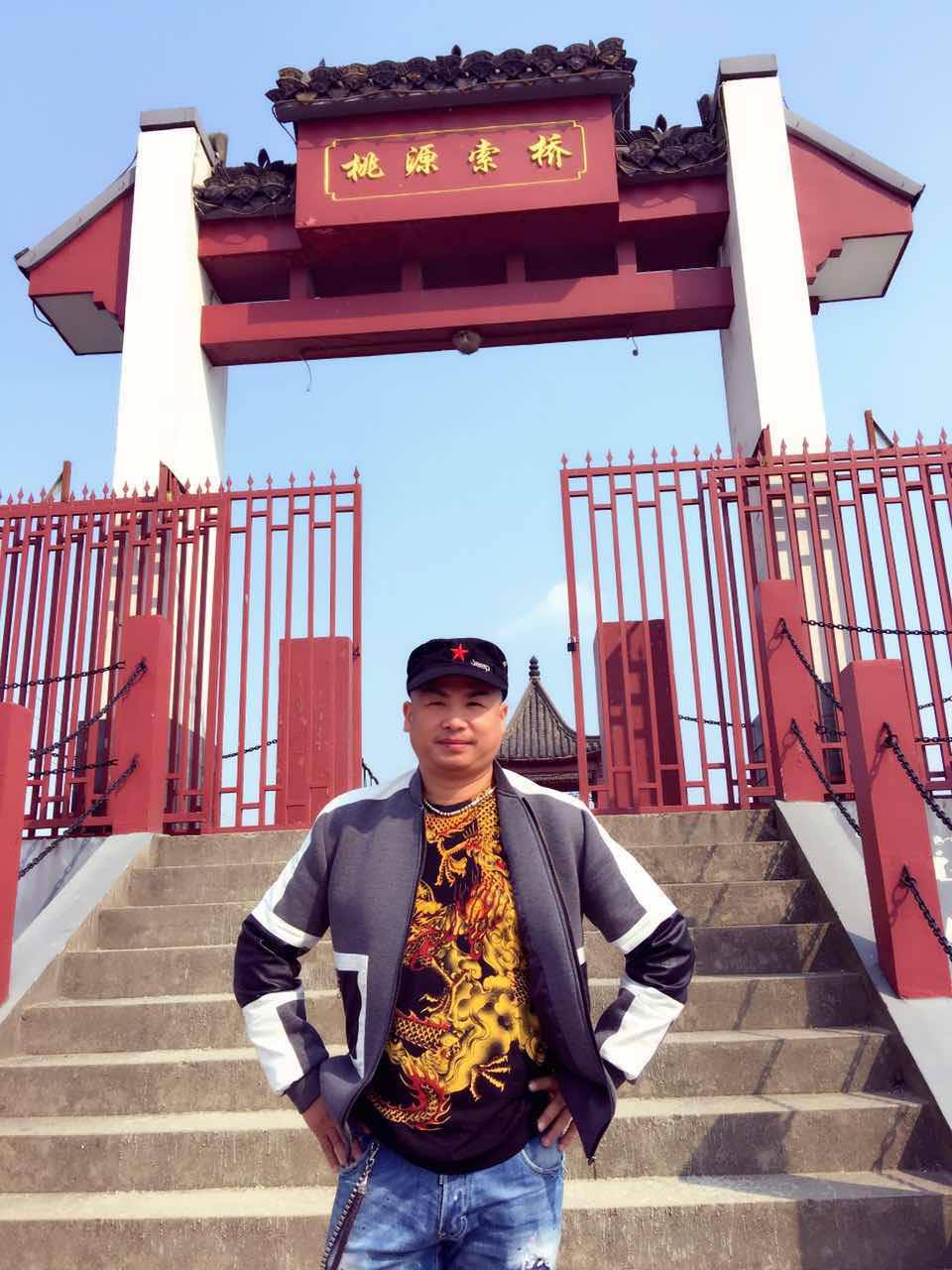 铁龙:原创爱国歌手与导演,用音乐诠释爱国的情怀