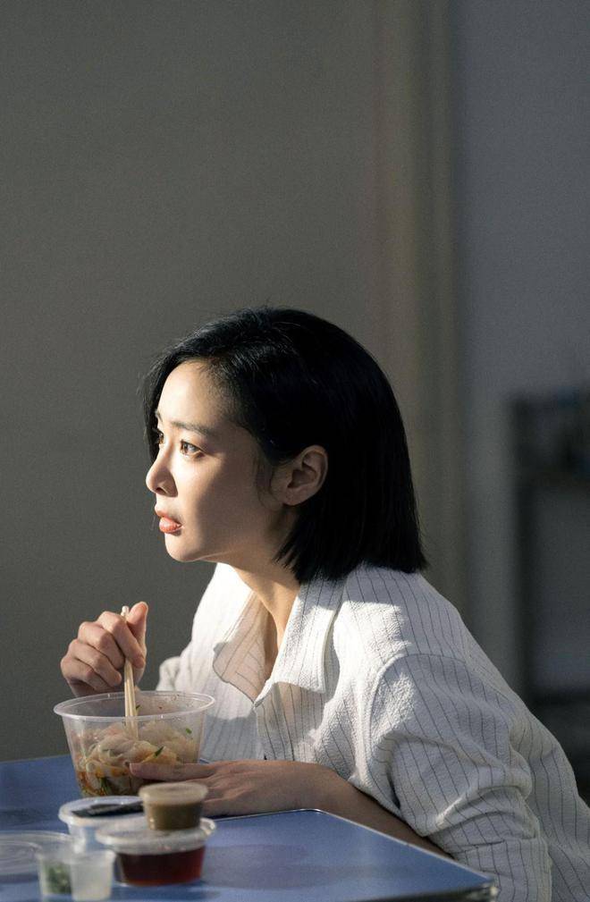 才能真正的感悟不同的角色魅力,赵丽颖出道至今,首次挑战残障母亲的