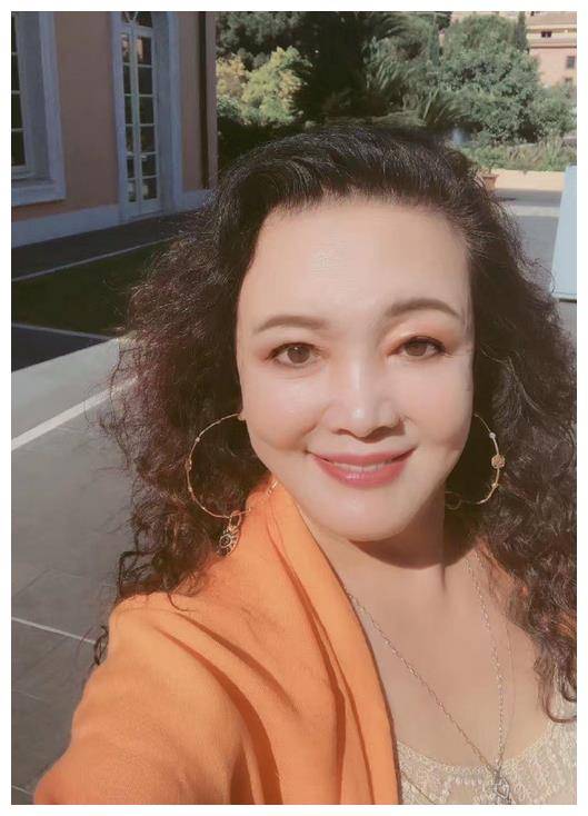 张兰坦言对汪小菲婚姻保持距离,不知儿子与大s离婚._网络_态度_成功