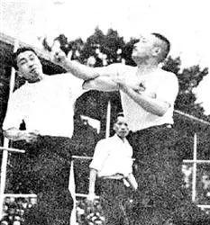 吴式太极拳宗师吴监泉长子,吴公仪,名润泽,字子镇.