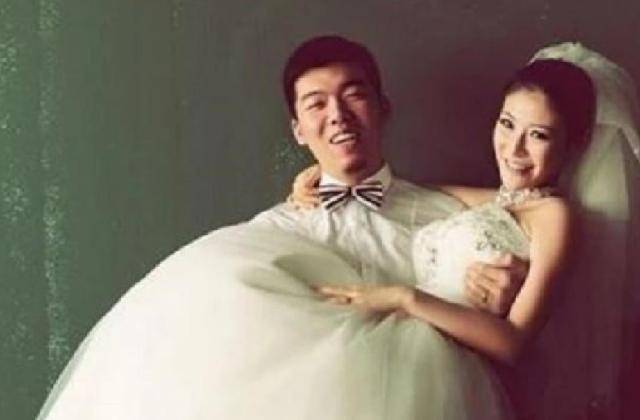 遭受家暴的祁可欣无可奈何,她想要守住自己的婚姻,更想护着腹中的孩子