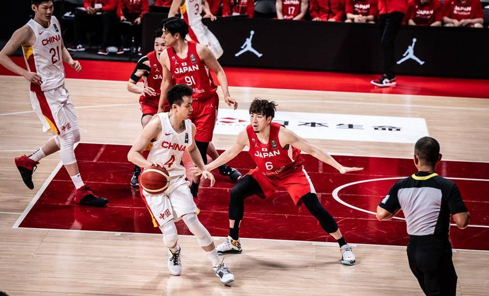 如果说赵继伟和胡明轩是冬扇夏炉,那么阿不都就是大