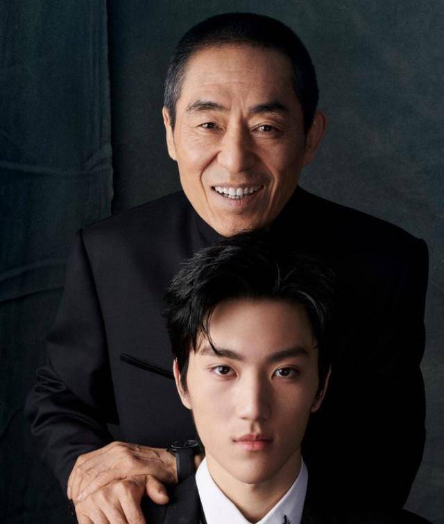 陈婷晒照发文为子庆生,张艺谋笑得合不拢嘴,妈妈