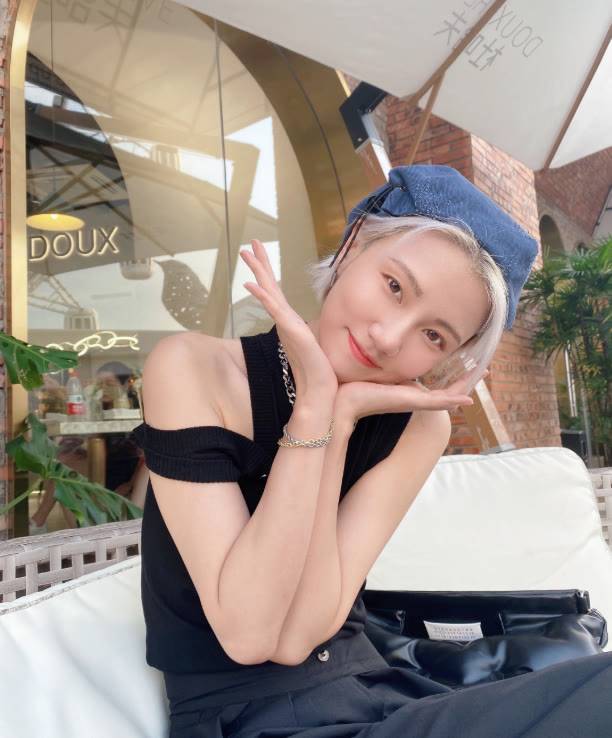 陈露闺蜜晒旧照?