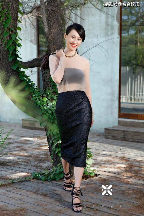 40岁尤物练束梅,身材撩人程度爆表!饱满动人!_女性_方式_瑜伽