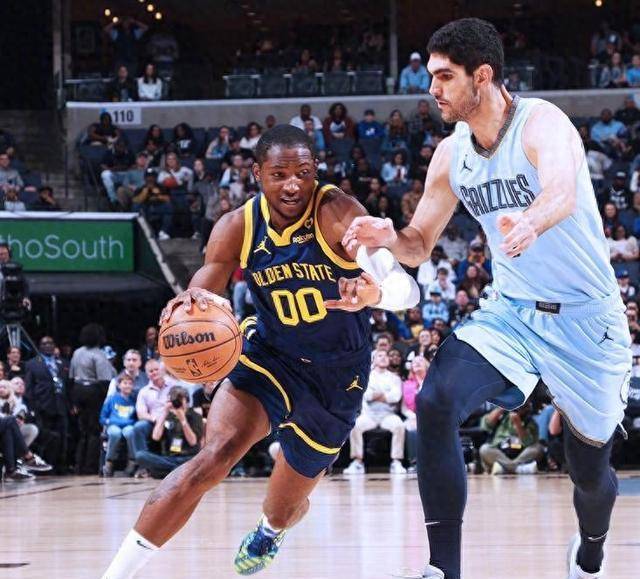 罗斯12 4克莱遭弃用,大胜库里20 6引争议,而你成勇士功臣_灰熊队_比赛