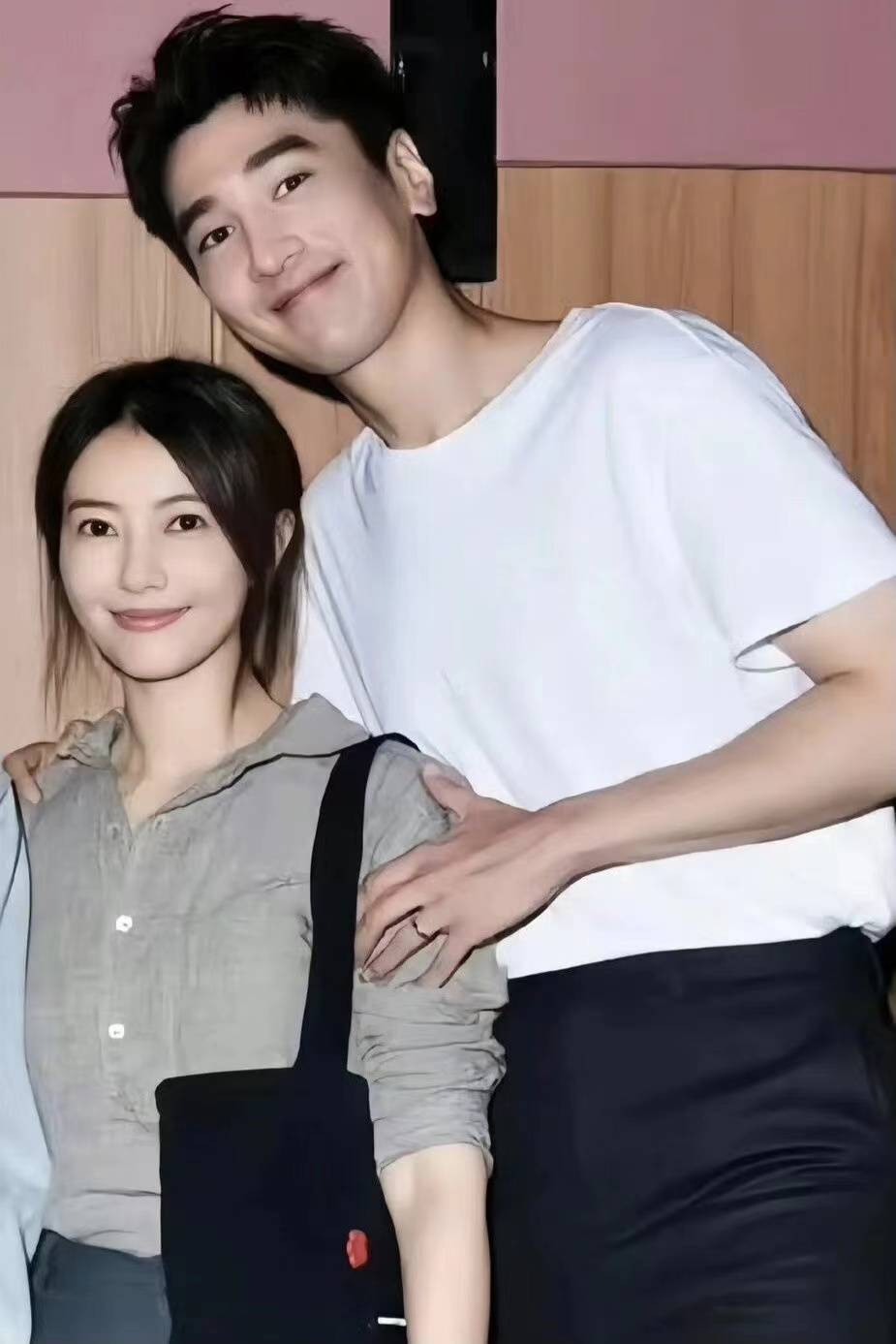 赵又廷高圆圆陪女儿骑单车,非常的尽心尽责,对女儿宠爱翻倍_时间_孩子