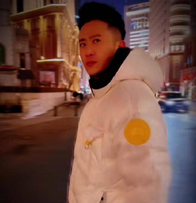 杨帆已抵达沈阳,为主持分会场春晚准备,老同事张蕾第一时间道贺_视频