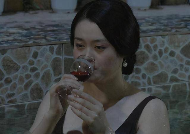 和赵本山演夫妻,网友调侃:戏里戏外犹如两个人