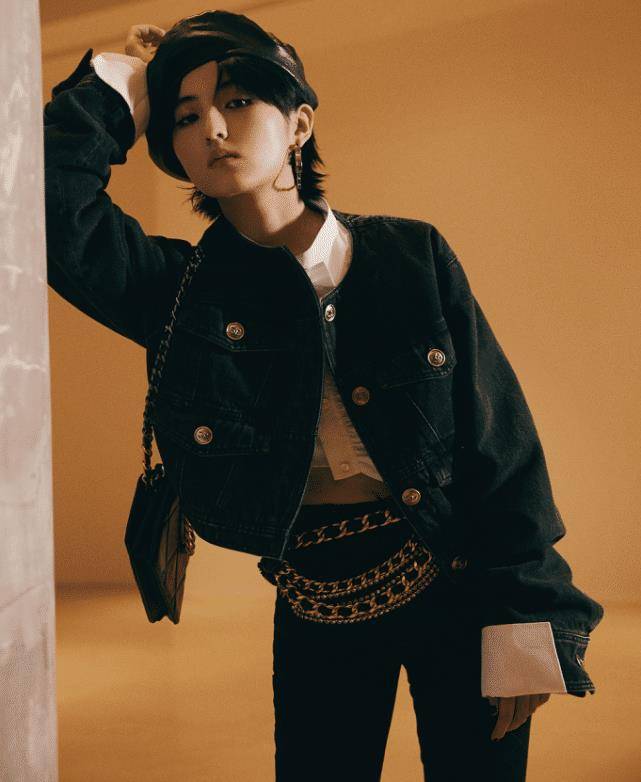 张子枫终于对直筒裤下手了,当她站直那刻:凹出的腿又细又长_造型_感觉